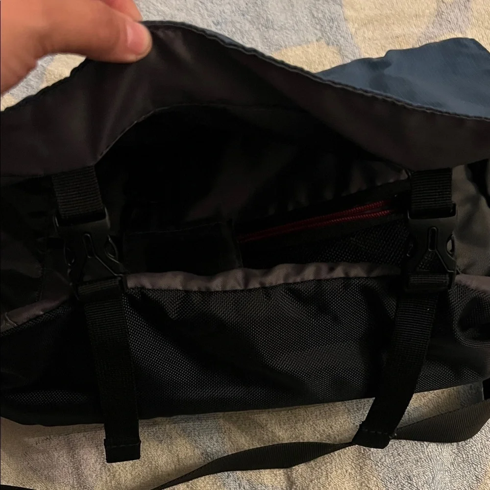 Victorinox Blue and Black Men's Messenger Bag